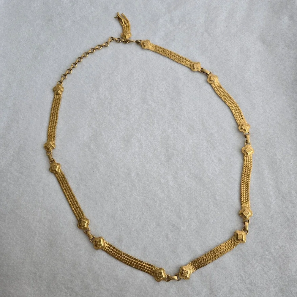 Vintage Gold Tone Multi Strand Herringbone Chain Belt Tassel Quatrefoil